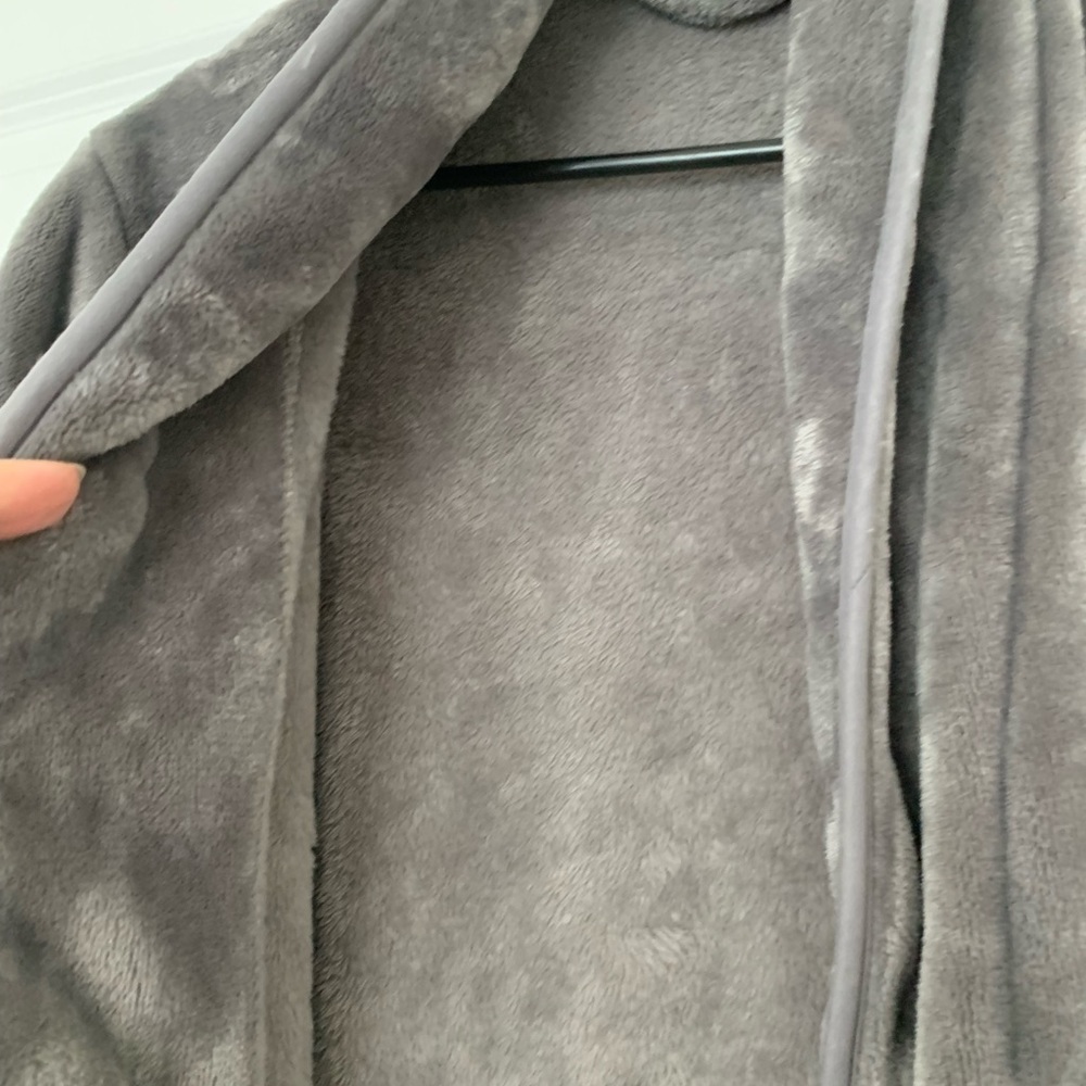 Brookstone ‘NAP’ Robe - Picture 5 of 5